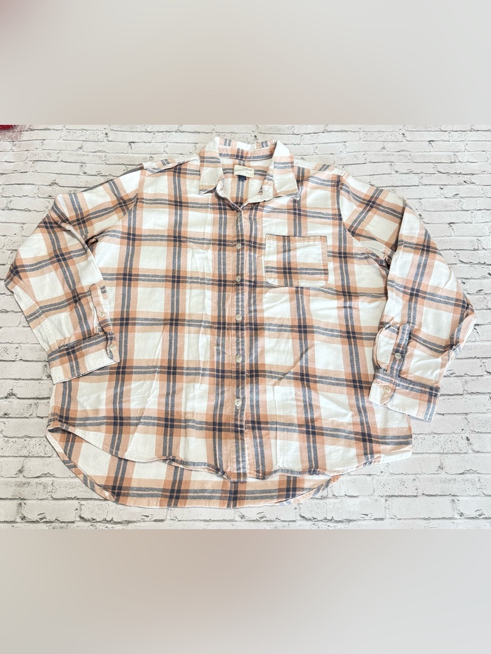Universal Thread Peach and Navy Plaid Long Sleeve Button-Down Shirt Size Large